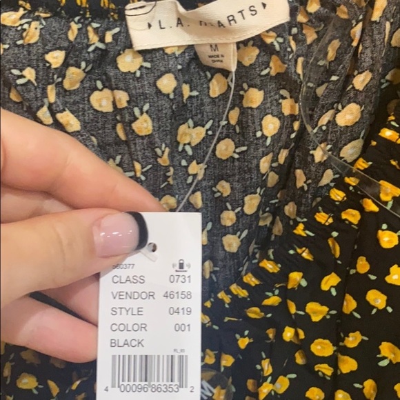 NWT Pacsun black and yellow print top - Picture 4 of 6